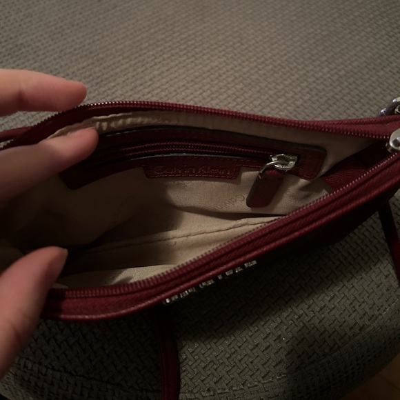 Practical Calvin Klein crossbody - Picture 3 of 3